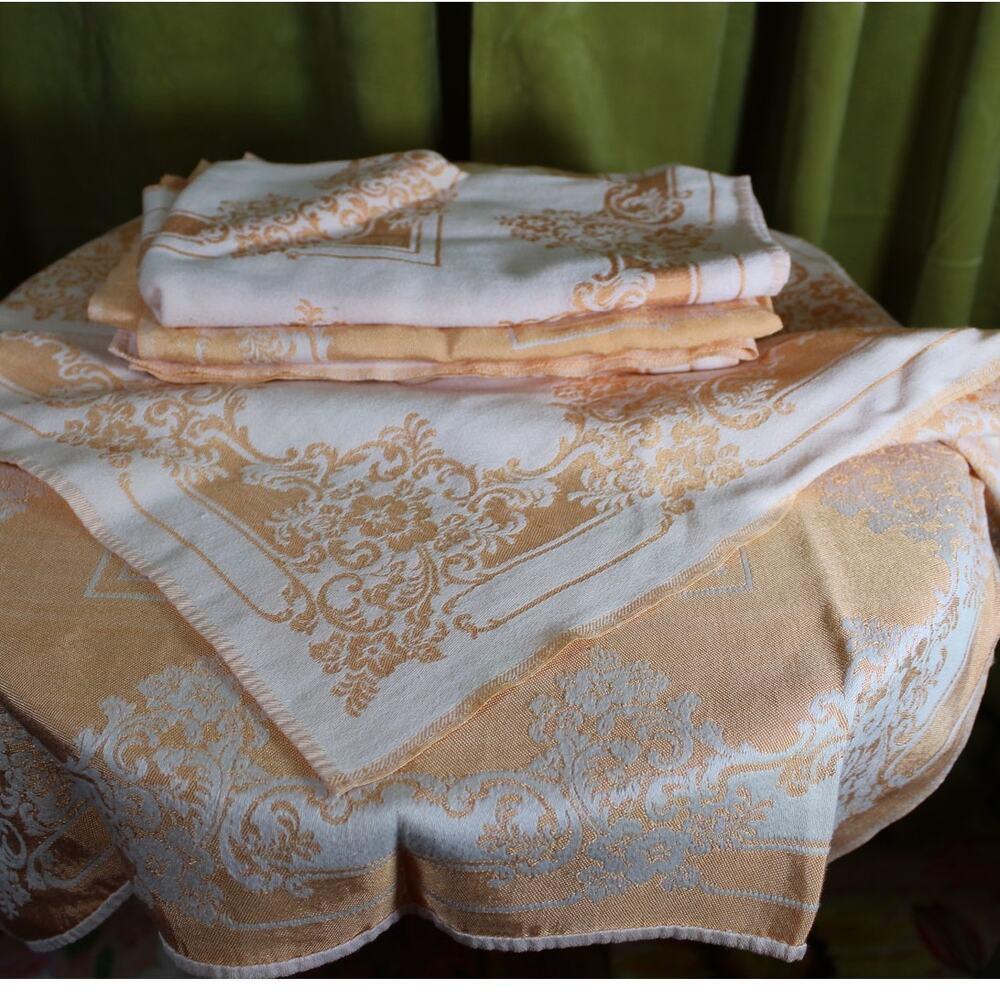 (6) Peaches and cream Dinner Napkins Linens Reversible
